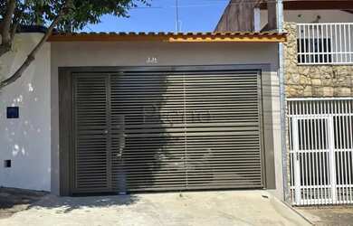 Imagem: A casa possui 2 Dormitórios, 2 Banheiros, 2 Vagas na garagem