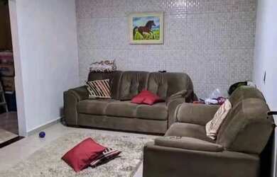 Imagem: A casa possui 2 Dormitórios, 1 Banheiro, 1 Vaga na garagem