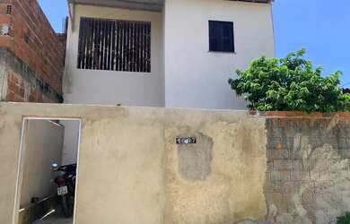 Imagem: A casa possui 4 Dormitórios, 3 Banheiros, 120m² de Área e