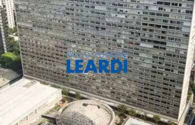 Imagem: O depósito possui 3 Vagas na garagem, 330m² de Área e está