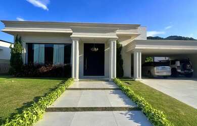 Imagem: A casa em condomínio possui 5 Dormitórios, 5 Banheiros, 5