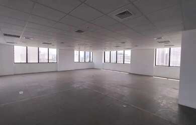 Imagem: O depósito possui 5 Vagas na garagem, 300m² de Área e Imóvel