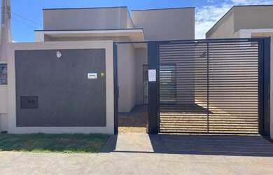 Imagem: A casa possui 2 Dormitórios, 2 Banheiros, 1 Vaga na garagem