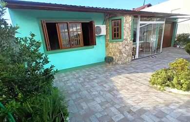 Imagem: A casa possui 2 Dormitórios, 1 Banheiro, 3 Vagas na garagem