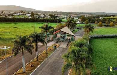 Imagem: A casa em condomínio possui 4 Dormitórios, 5 Banheiros, 5