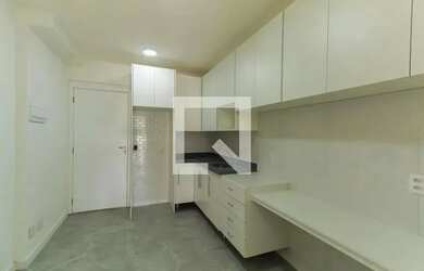 Imagem: A kitnet possui 1 Dormitório, 1 Banheiro, 1 Vaga na garagem