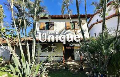 Imagem: A casa à venda possui 4 Dormitórios, 5 Banheiros, 2 Vagas