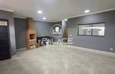 Imagem: A casa possui 1 Dormitório, 2 Banheiros, 2 Vagas na garagem