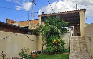 Imagem: A casa possui 2 Dormitórios, 1 Banheiro, 2 Vagas na garagem