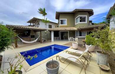 Imagem: A casa em condomínio possui 4 Dormitórios, 4 Banheiros, 3