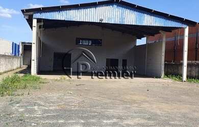 Imagem: O depósito possui 1 Vaga na garagem e 385m² de Área e está