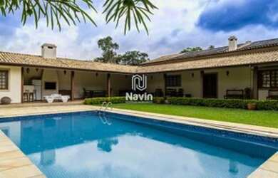 Imagem: A casa possui 5 Dormitórios, 4 Banheiros, 5 Vagas na garagem