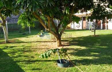 Imagem: A casa em condomínio e possui 1 Dormitório, Suítes, 3 Banheiros