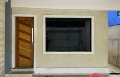 Imagem: A casa possui 2 Dormitórios, 2 Banheiros, 2 Vagas na garagem