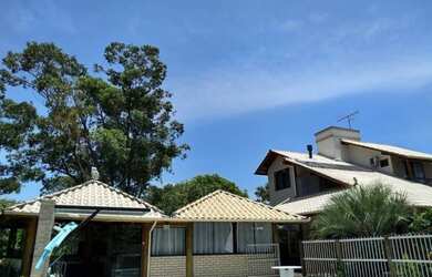 Imagem: A casa possui 3 Dormitórios, 3 Banheiros, 5 Vagas na garagem