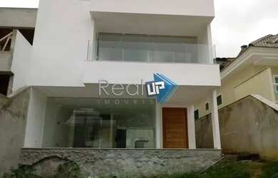 Imagem: A casa em condomínio possui 4 Dormitórios, 4 Banheiros, 2