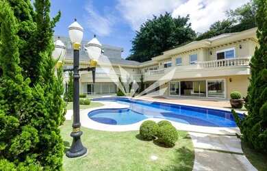 Imagem: A casa em condomínio possui 5 Dormitórios, 5 Banheiros, 5