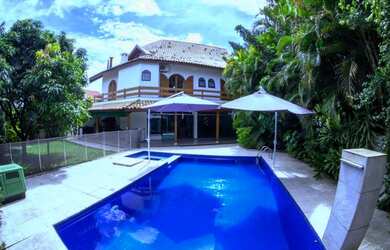 Imagem: A casa em condomínio possui 5 Dormitórios, 5 Banheiros, 5