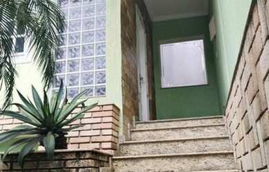 Imagem: A casa para alugar possui 3 Dormitórios, 3 Banheiros, 5 Vagas