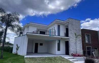 Imagem: A casa em condomínio possui 4 Dormitórios, 5 Banheiros, 4