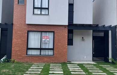 Imagem: A casa em condomínio possui 3 Dormitórios, 3 Banheiros, 2