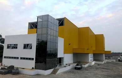 Imagem: O depósito possui 5 Vagas na garagem, 2.430m² de Área e