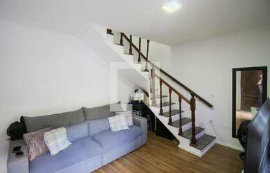 Imagem: A casa possui 2 Dormitórios, 1 Banheiro, 2 Vagas na garagem