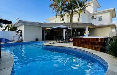 Imagem: A casa em condomínio possui 4 Dormitórios, 5 Banheiros, 4