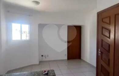 Imagem: O apartamento possui 1 Dormitório, 1 Banheiro, 1 Vaga na garagem