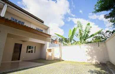 Imagem: A casa possui 3 Dormitórios, 3 Banheiros, 2 Vagas na garagem