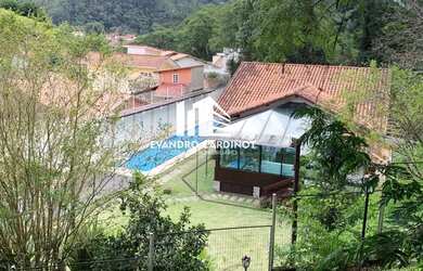 Imagem: A casa possui 3 Dormitórios, 5 Banheiros, 5 Vagas na garagem