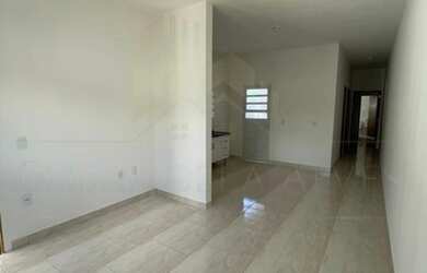 Imagem: A casa possui 2 Dormitórios, 2 Banheiros, 2 Vagas na garagem