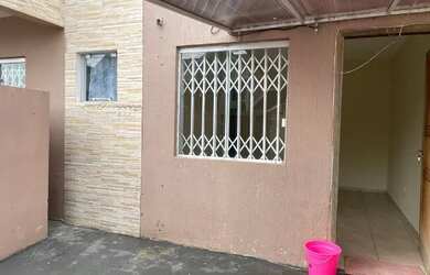 Imagem: A casa possui 2 Dormitórios, 1 Banheiro, 1 Vaga na garagem