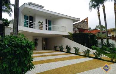 Imagem: A casa possui 5 Dormitórios, 5 Banheiros, 4 Vagas na garagem