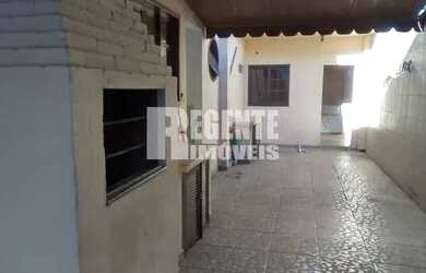 Imagem: A casa possui 3 Dormitórios, 1 Banheiro, 75m² de Área e