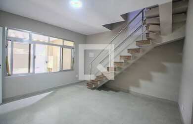 Imagem: A casa possui 3 Dormitórios, 3 Banheiros, 2 Vagas na garagem