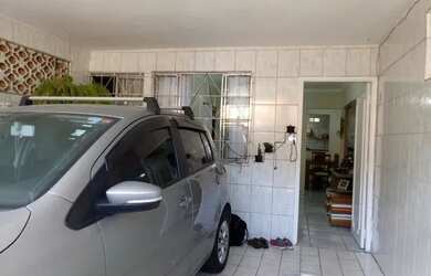 Imagem: A casa possui 2 Dormitórios, 2 Banheiros, 1 Vaga na garagem