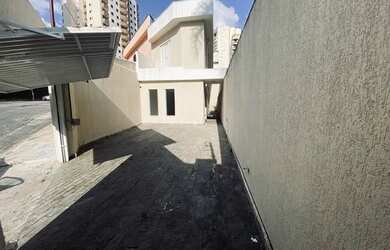 Imagem: A casa possui 3 Dormitórios, 3 Banheiros, 3 Vagas na garagem