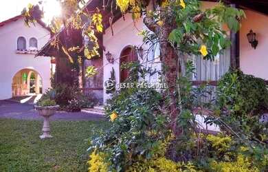 Imagem: A casa possui 5 Dormitórios, 4 Banheiros, 5 Vagas na garagem