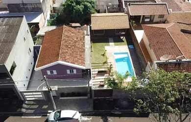 Imagem: A casa possui 3 Dormitórios, 2 Banheiros, 3 Vagas na garagem