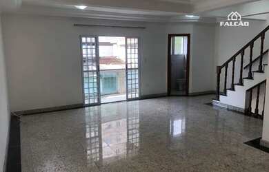 Imagem: A casa possui 3 Dormitórios, 5 Banheiros, 2 Vagas na garagem