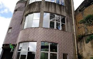 Imagem: O depósito possui 3 Vagas na garagem, 700m² de Área e está