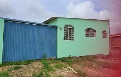 Imagem: A casa possui 5 Dormitórios, 5 Banheiros, 3 Vagas na garagem