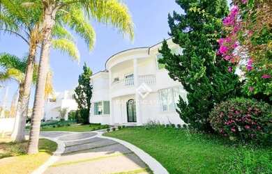 Imagem: A casa em condomínio possui 5 Dormitórios, 5 Banheiros, 5