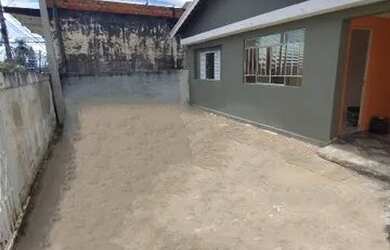 Imagem: A casa possui 3 Dormitórios, 1 Banheiro, 3 Vagas na garagem