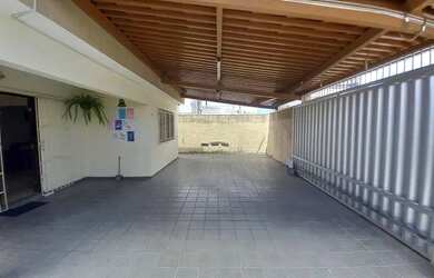 Imagem: A casa possui 2 Dormitórios, 1 Banheiro, 1 Vaga na garagem