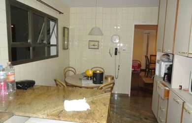 Imagem: O apartamento possui 4 Dormitórios, 3 Banheiros, 3 Vagas na