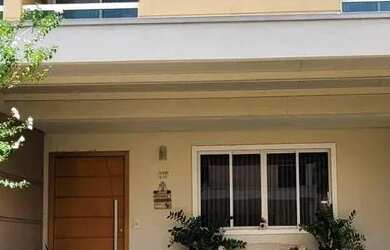 Imagem: A casa em condomínio possui 3 Dormitórios, 1 Banheiro, 2 Vagas