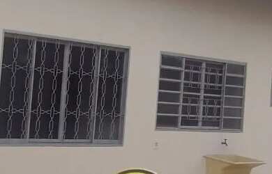 Imagem: A casa possui 3 Dormitórios, 2 Banheiros, 3 Vagas na garagem