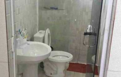 Imagem 4: VENDO ESTA CASA NA ILHA. 1 Vaga na garageme5 Dormitórios